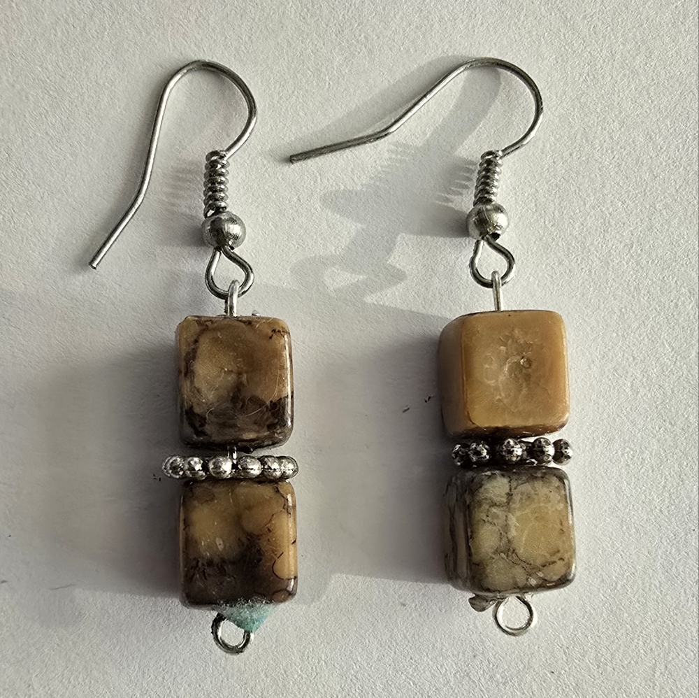 Stone earrings handmade silver tone tan peach cube square beads beaded - Picture 6 of 6